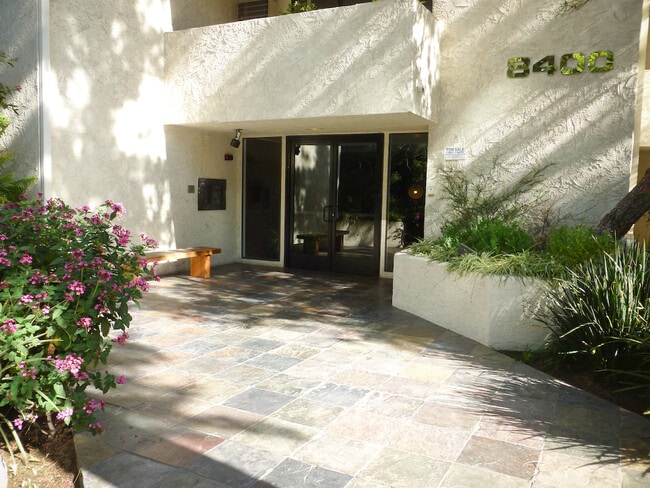 Building Photo - 8400 De Longpre Ave