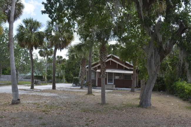 Building Photo - 214 Forrest Ave