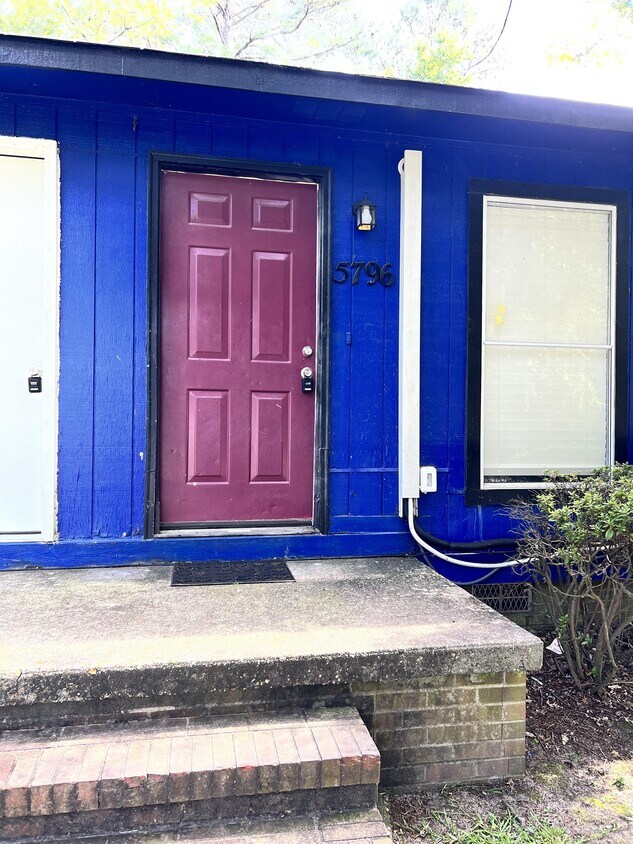 Foto principal - 5796 Aftonshire Dr