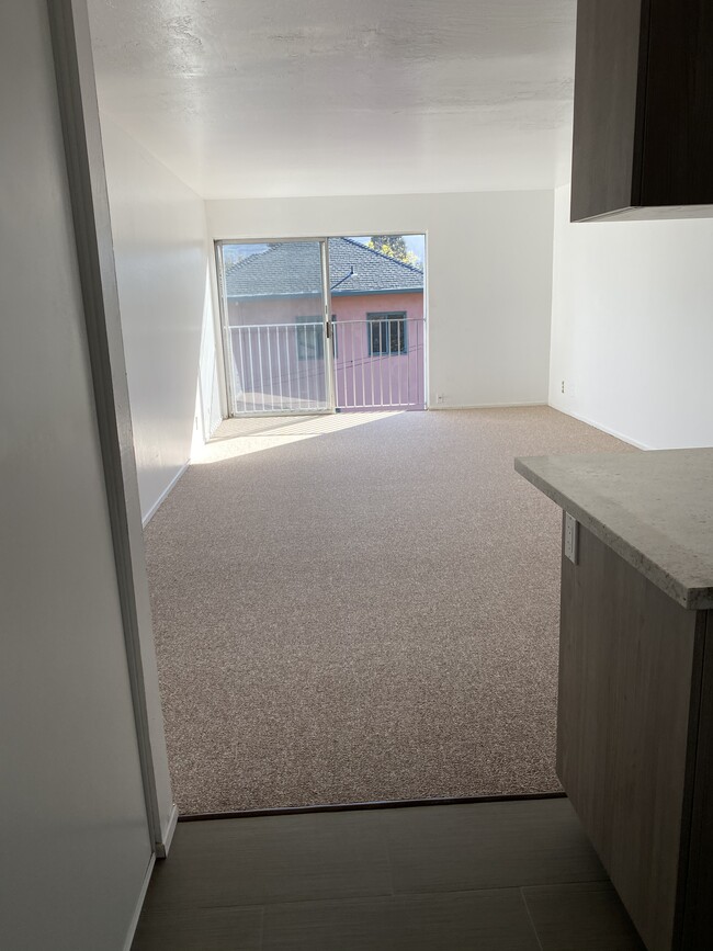 Slider - 1936 Blake St