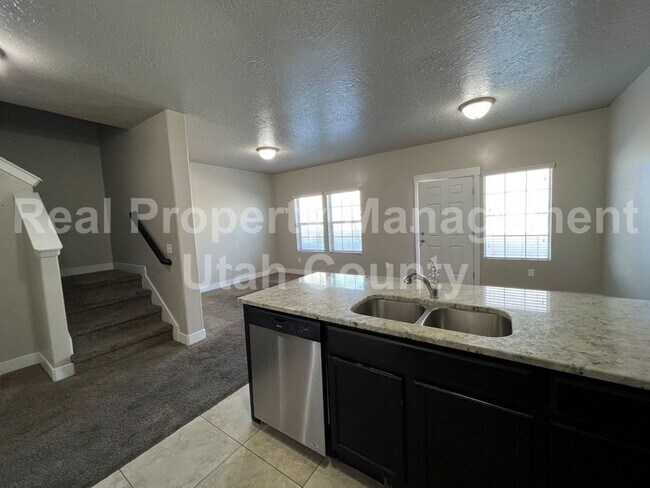 Building Photo - 1638 Venetian Way