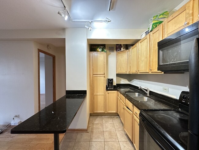 Building Photo - 4180 N Marine Dr