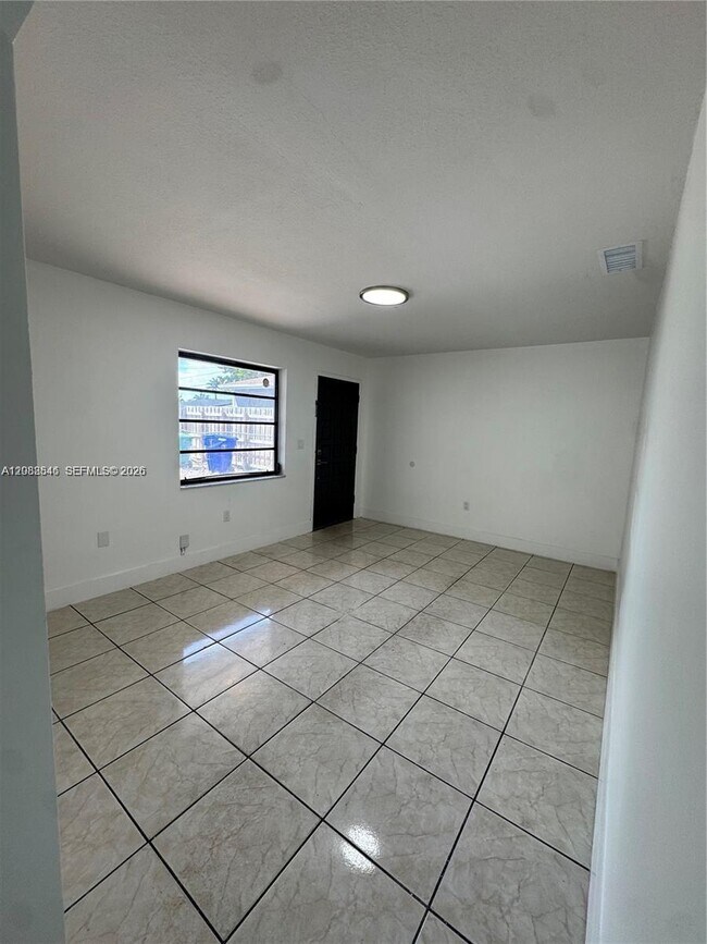 Building Photo - 1107 NW 30th Ave