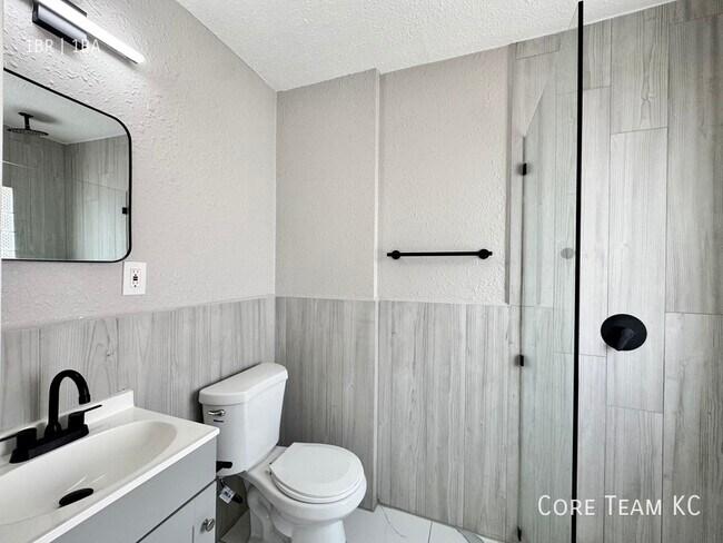 Foto del edificio - 1112 W 45th St