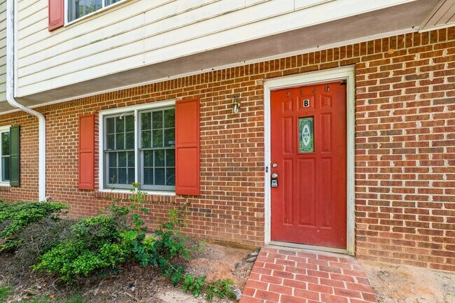 Foto del edificio - 2140 Kings Gate Cir SW