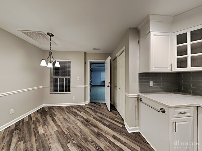 Building Photo - 254 Riverrun Dr