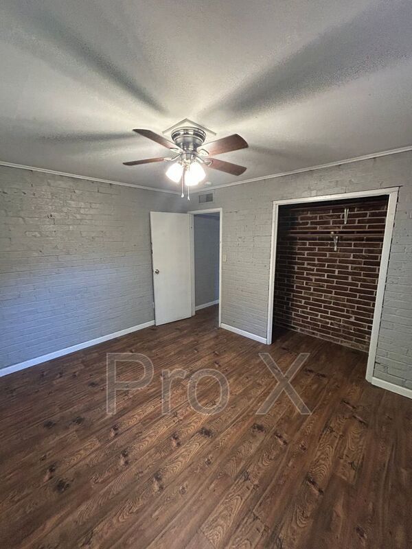 Building Photo - 402 Dyer St