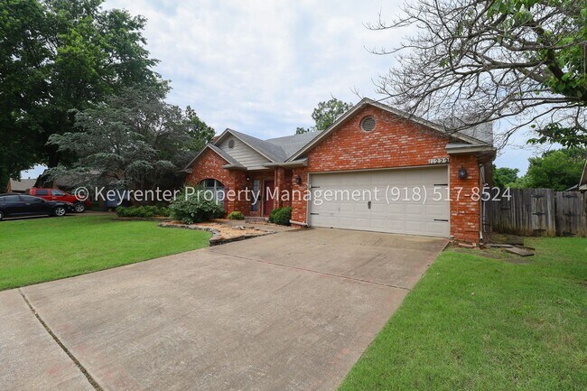 Foto del edificio - Recently Updated 3 Bed 2.5 Bath in Bixby - Move in Ready!