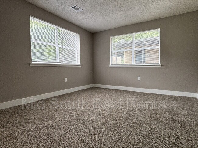 Foto del edificio - 3501 W 10th St