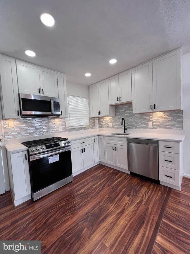 Foto del edificio - 100 Leadbeater St