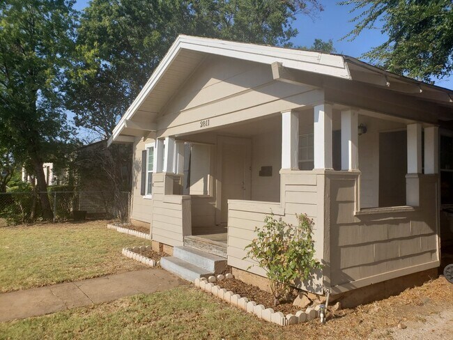 Building Photo - 2811 Lawrence Rd