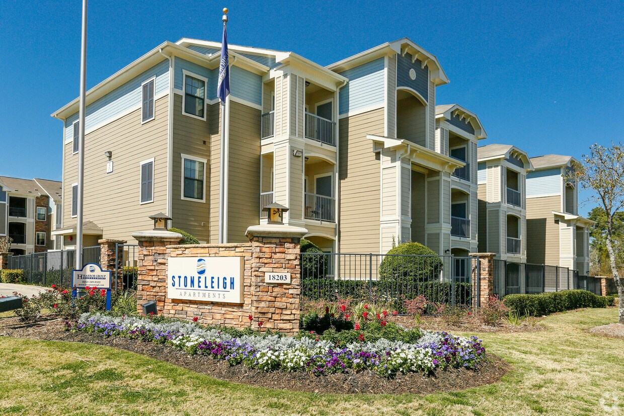 5 Oaks Apartments 18203 Westfield Place Dr Houston, TX