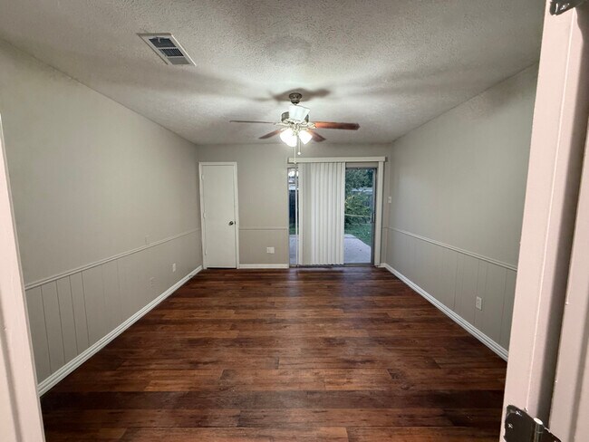 Foto del edificio - 2018 Auburn Dr