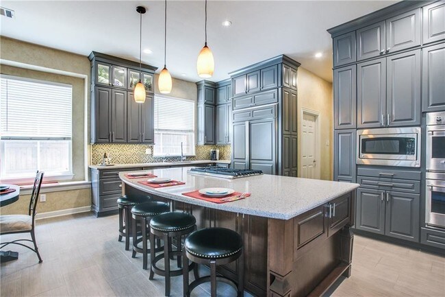 Building Photo - 5936 Broadmoor Dr