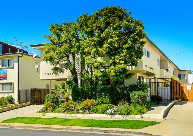 Building Photo - 11743 Mayfield Ave