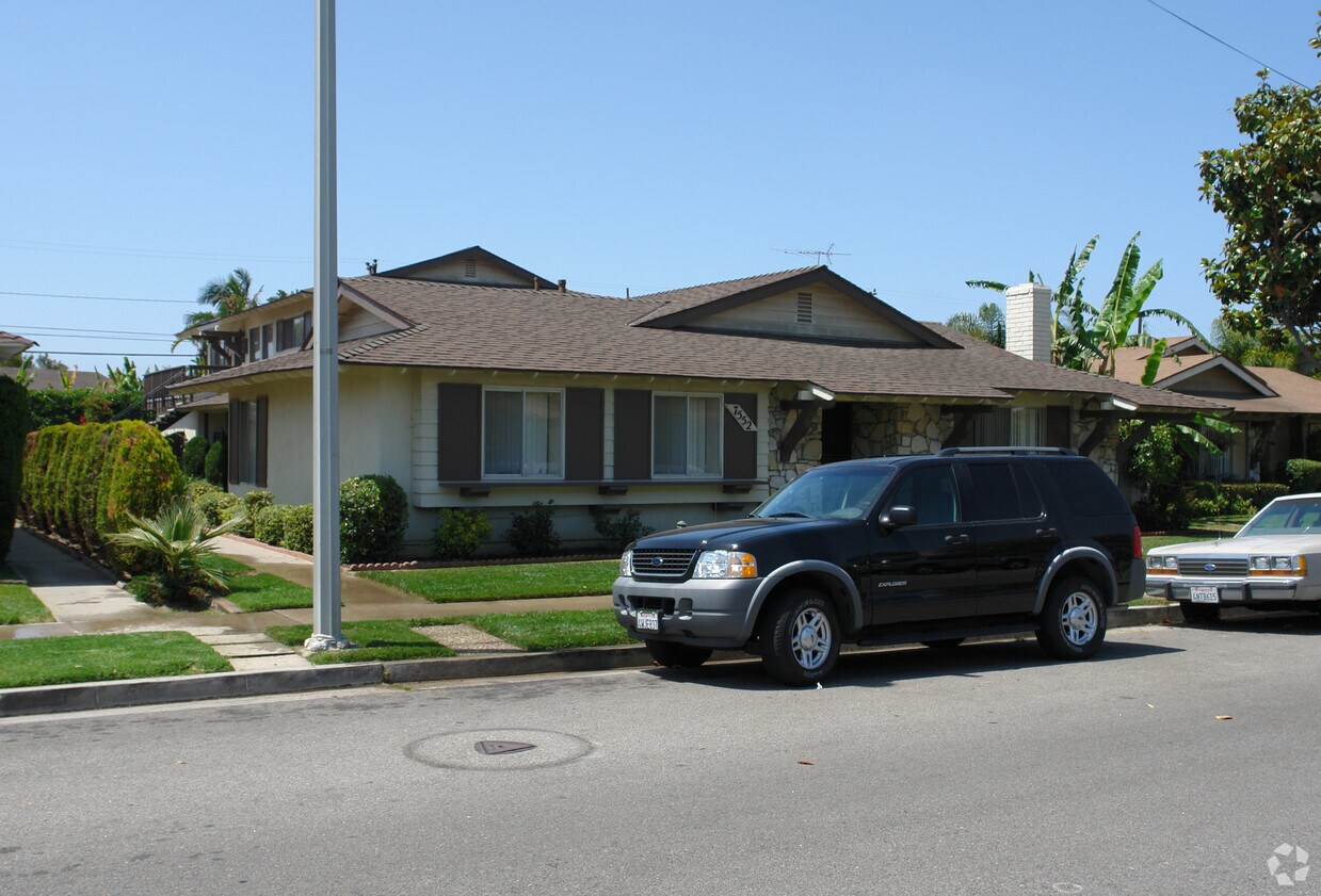 Building Photo - 7552 Amazon Dr