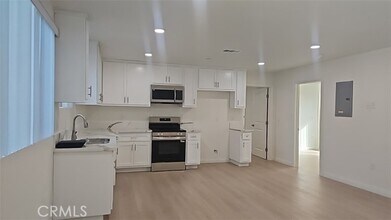 Building Photo - 315 56th St