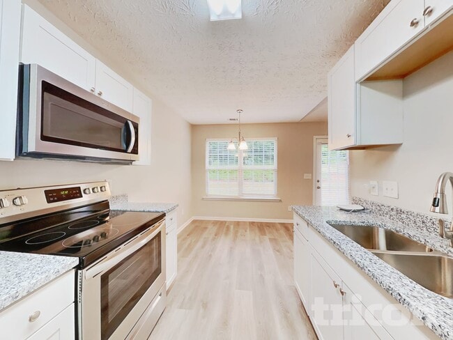 Foto del edificio - 1049 Octavia Ct