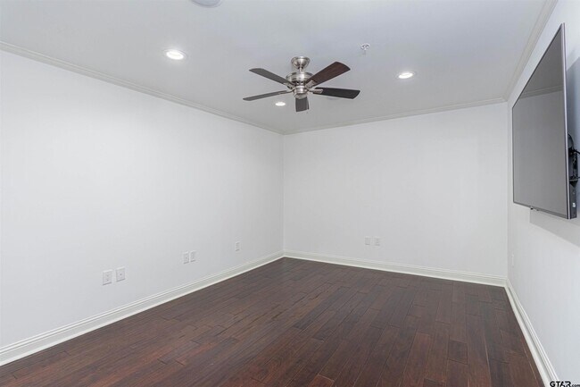 Building Photo - 2801 Wexford Dr