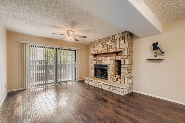 Foto del edificio - 953 Moorings Dr