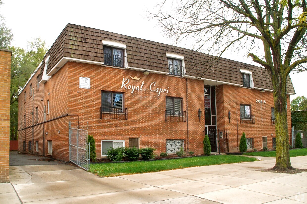 Primary Photo - Royal Capri Apartments
