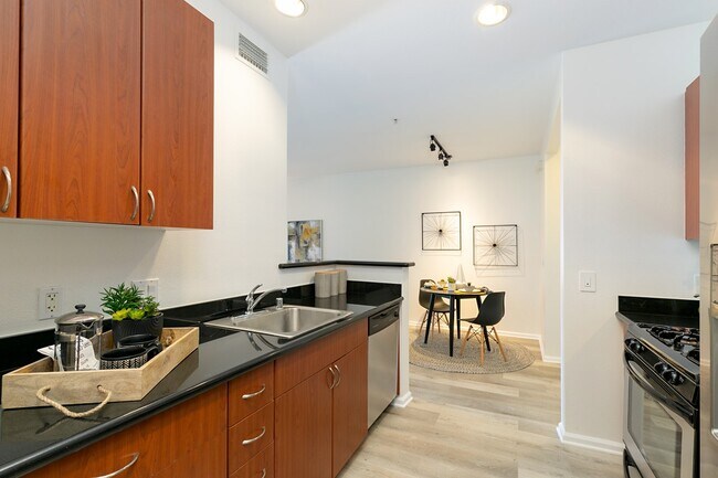 Foto del edificio - 1801 East Katella Avenue, Unit 3065