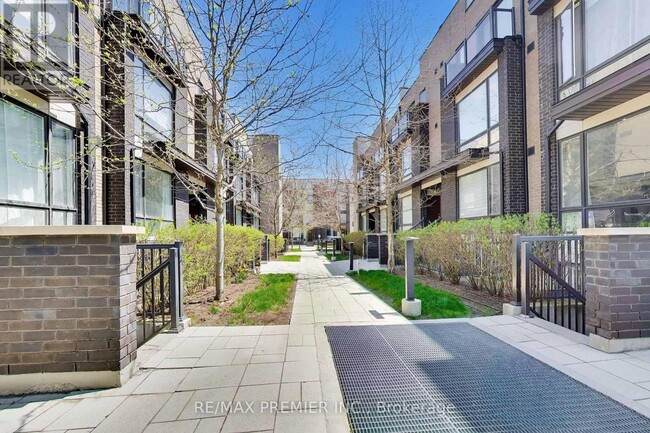 Building Photo - 34 Fieldway Rd