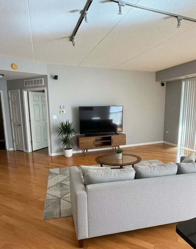 Building Photo - 77 N Quentin Rd