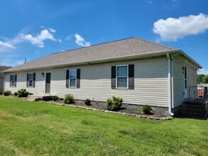 Building Photo - 103 Sugartree Ct