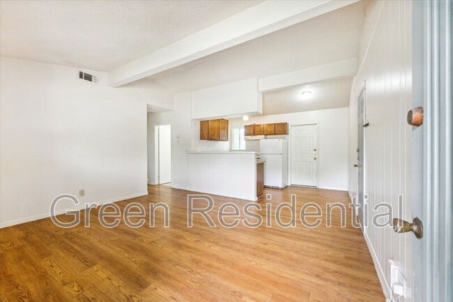 Building Photo - 411 W St Johns Ave