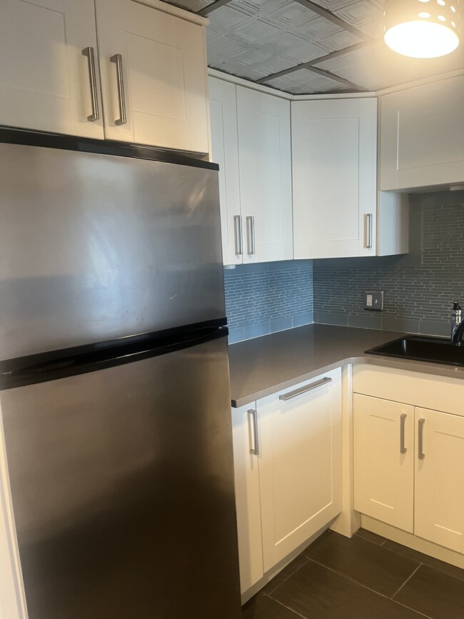 Building Photo - 400 E Colonial Dr