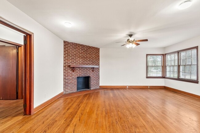 Building Photo - Cute 3 Bed 1 Bath House! Available Now! Call to Schedule a Tour!
