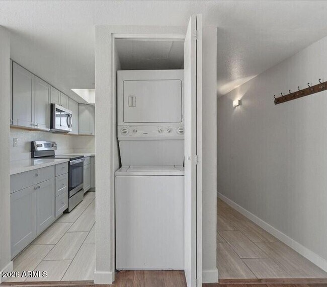 Foto del edificio - 1215 E Lemon St