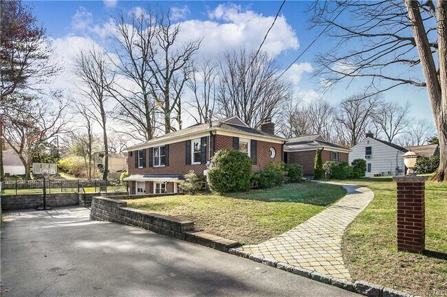 Building Photo - 49 Richbell Rd