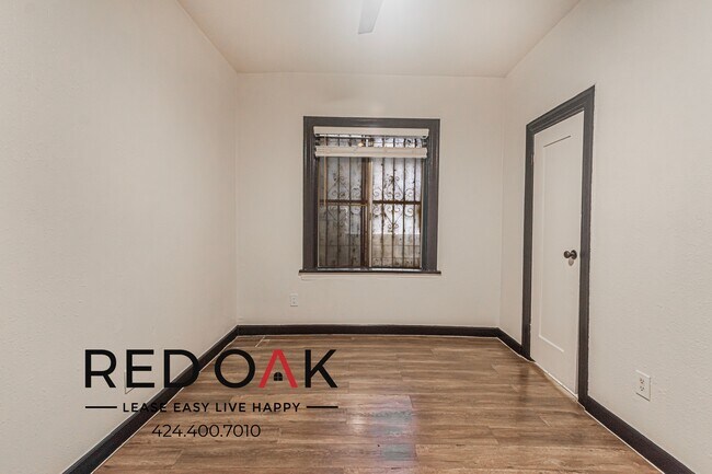 Foto del edificio - 5849 Sunset Blvd