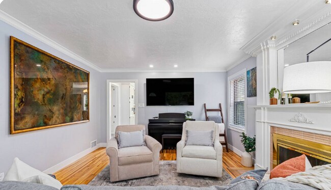 Photo - 444 N Oakley St Townhome