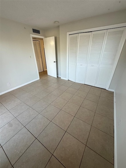 Photo - 1235 W River Dr Apartment