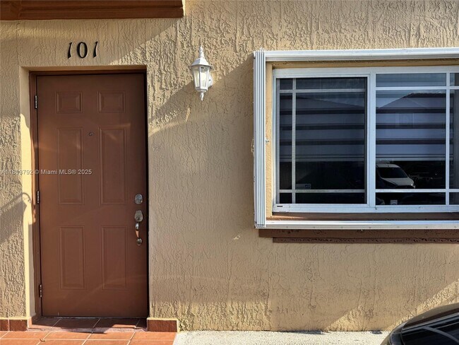 Foto del edificio - 17358 NW 74th Ave