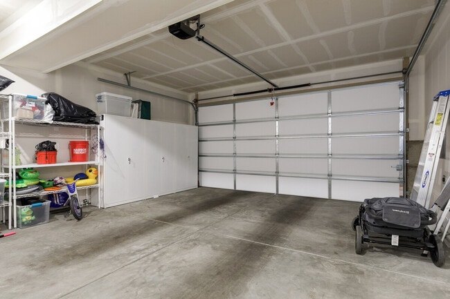 Building Photo - 2934 SW Crestwood Dr