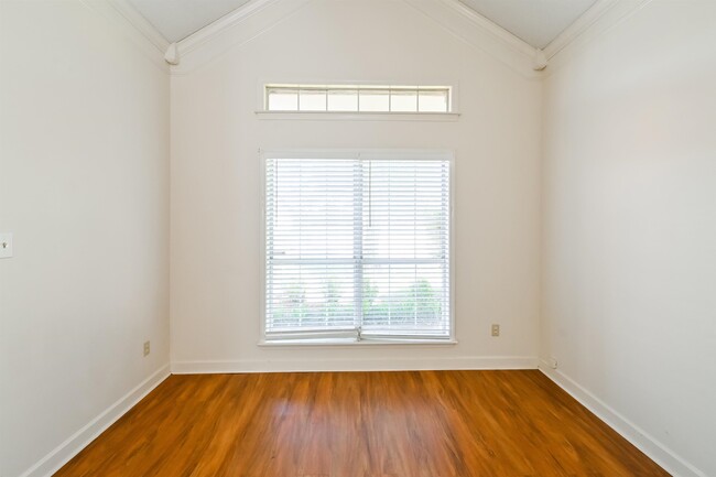 Building Photo - 6661 Collins Way Cove