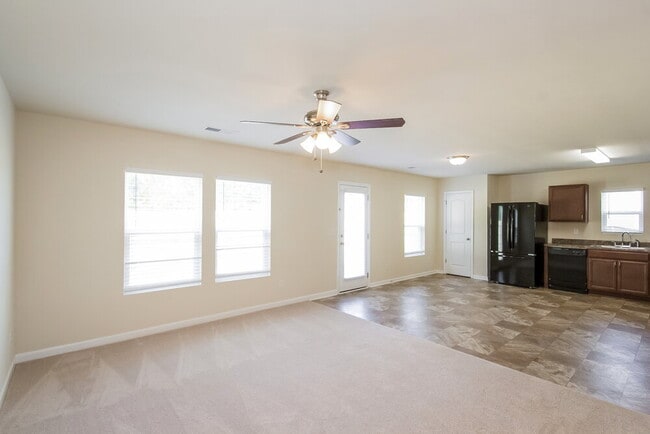 Building Photo - 12047 Quail Dr