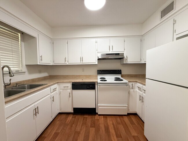 Foto del edificio - 902 Darling Ave