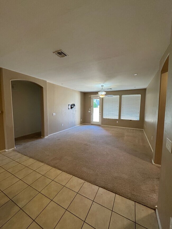 Foto del edificio - 4 bedroom 2 bath home