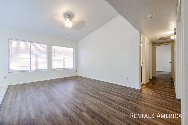 Building Photo - 14838 N 24th Dr