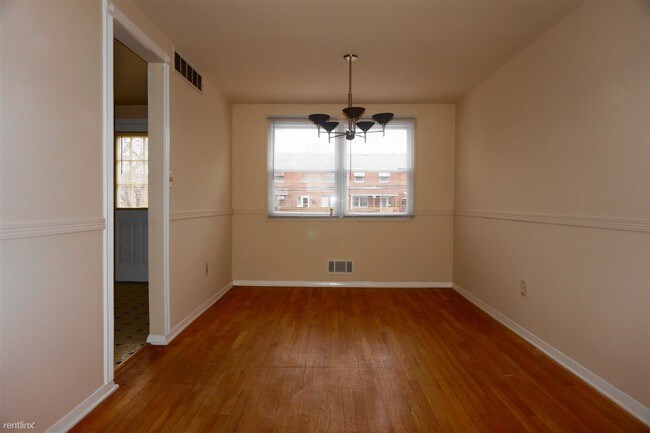 Building Photo - 3 br, 1.5 bath House - 1006 Middleborough Rd