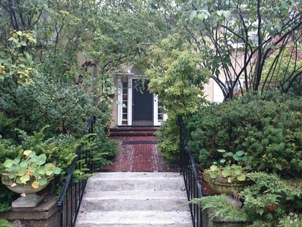 Building Photo - 474 Chestnut Hill Ave