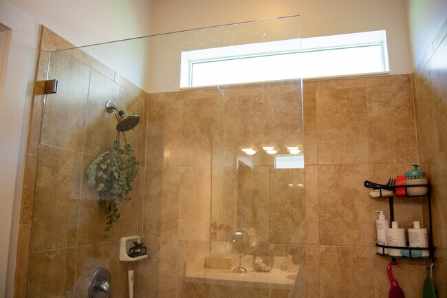 Building Photo - 1049 Normandie Way
