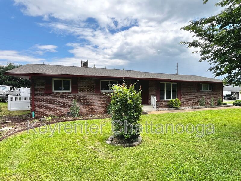 Foto principal - 1635 Green Hills Dr