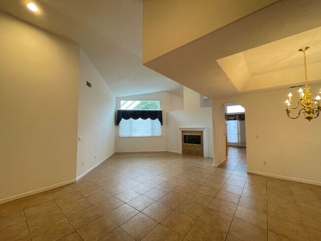 Foto del edificio - Beautiful and Spacious 3 Bedroom Home