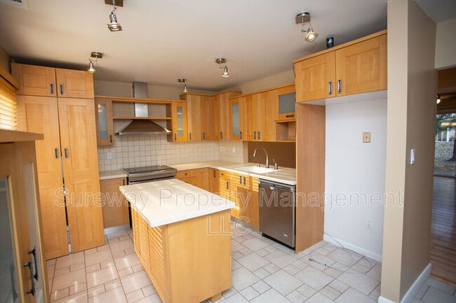 Building Photo - 1145 Golden Pond Ct